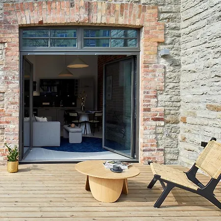 High Ceiling Loft With Its Own Backyard And A Terrace Tallinna Exterior photo