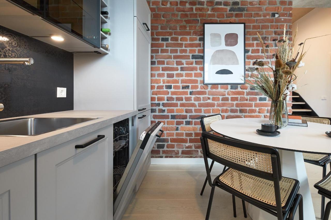 Huoneisto High Ceiling Loft With Its Own Backyard And A Terrace *