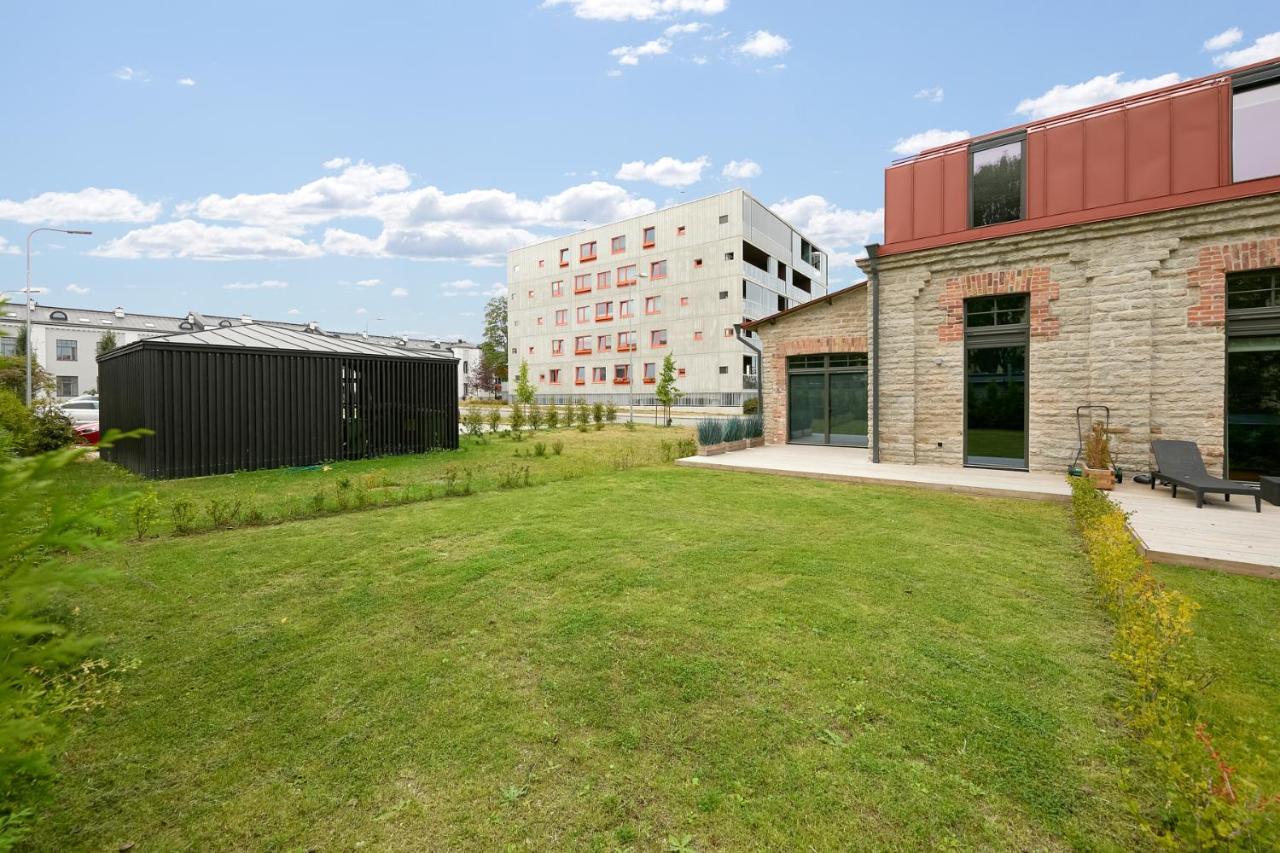 Huoneisto High Ceiling Loft With Its Own Backyard And A Terrace Tallinna