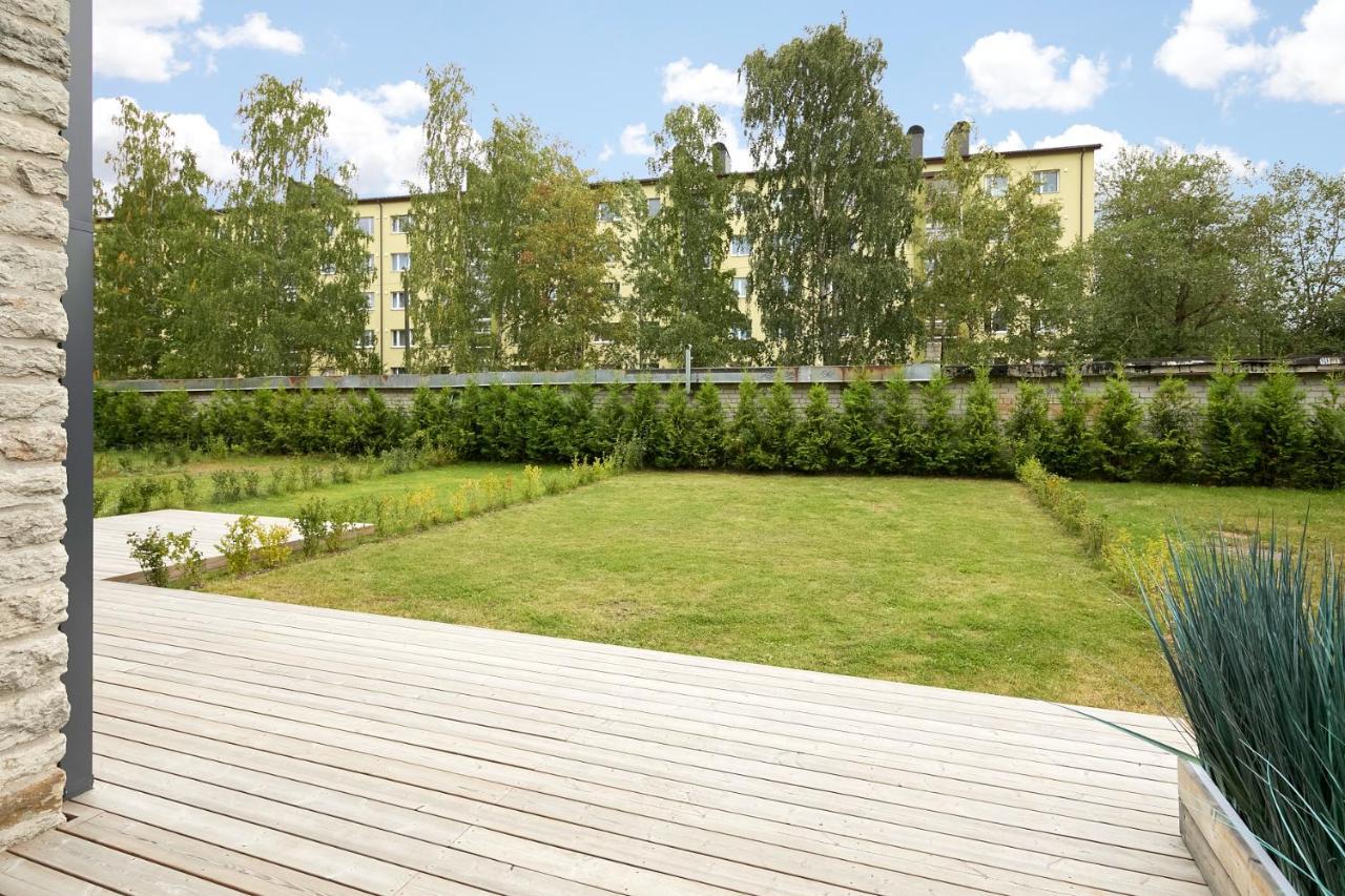 High Ceiling Loft With Its Own Backyard And A Terrace Huoneisto *